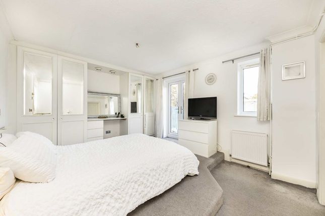 Property for sale in Croftongate Way, London