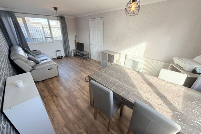 72 Durris Drive, Glenrothes photo 4