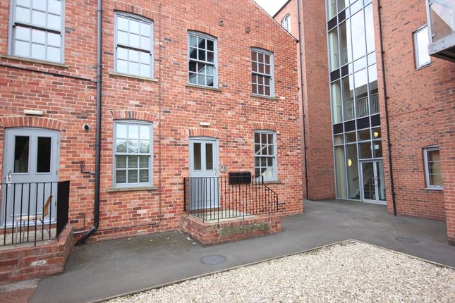 Flat to rent in White Croft Works, Sheffield