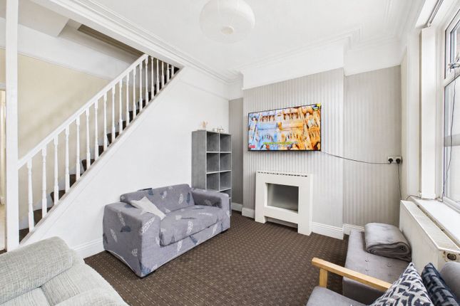 29, Blamires Street, West Yorkshire photo 2