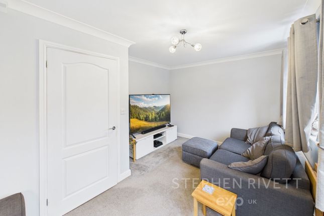 11, Chaucer Close, Stowmarket photo 3