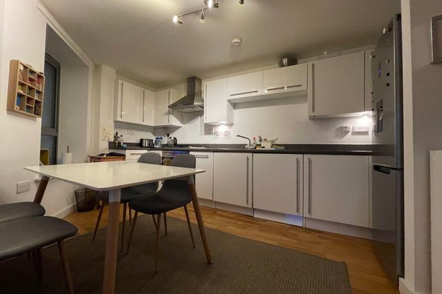 Flat to rent in Lyme Grove, London