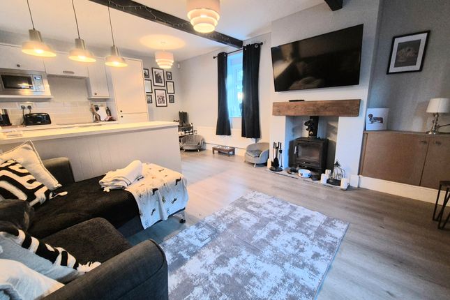 2-bed terraced on Halifax, £850/mo