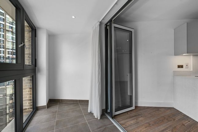 Apartment 1407, Wiverton Tower, 4, New Drum Street, London photo 3
