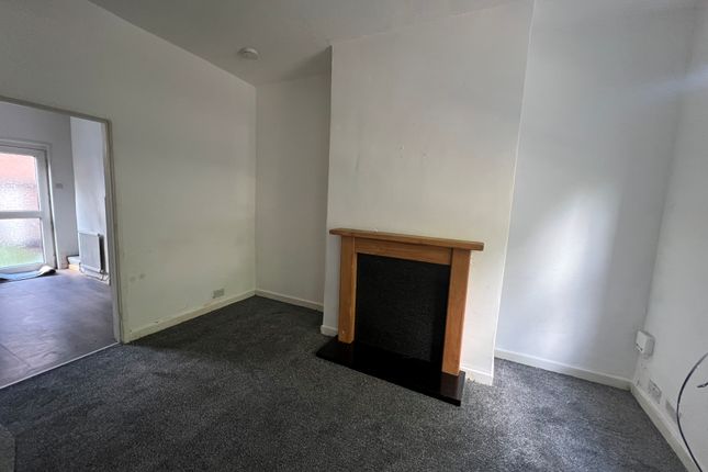 29, Ashton-under-Lyne photo 2