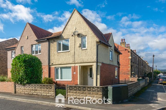 3-bed semi-detached on 53A Ravensknowle Road, Huddersfield, West Yorkshire, £700/mo
