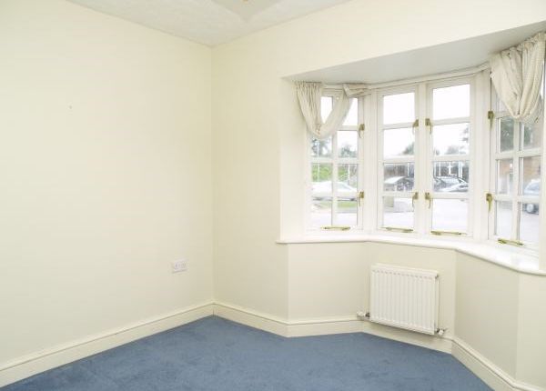 Flat to rent in Chessington Road, Ewell Village