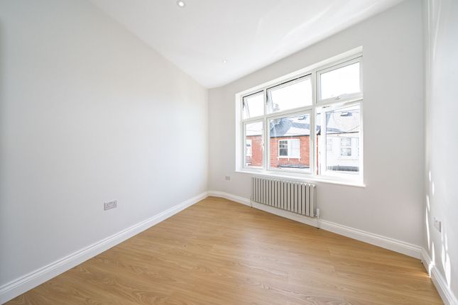 Percy Road, London, N12, North Finchley photo 4