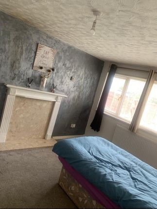 Thumbnail Room to rent in Ilsham Grove, Longbridge, Northfield, Birmingham