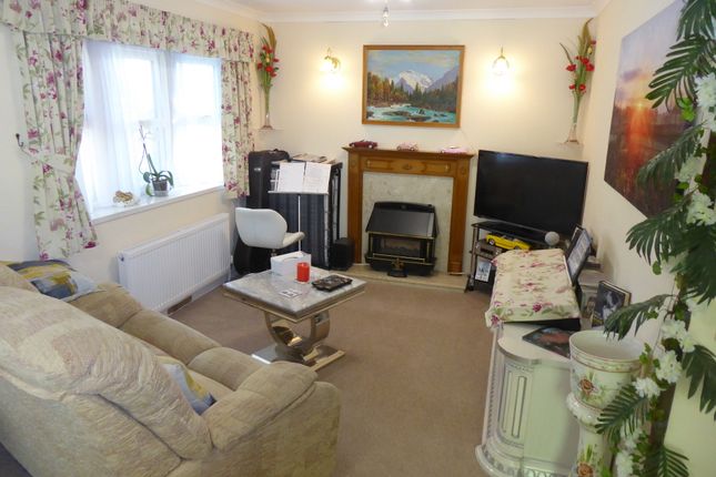 4, Peters Road, Lone Pine Park, Ferndown, Dorset photo 3