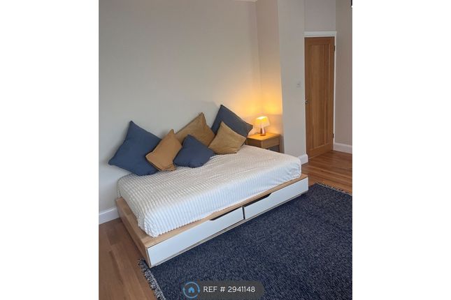 Woodside Close, Amersham photo 2
