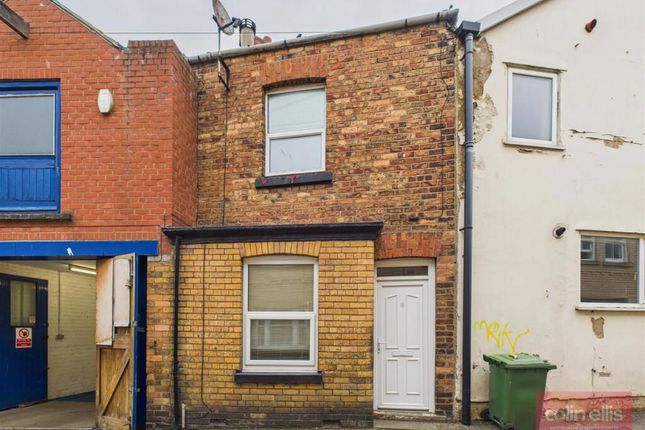 2-bed terraced on 3, Greenfield Road, Scarborough, £70,000