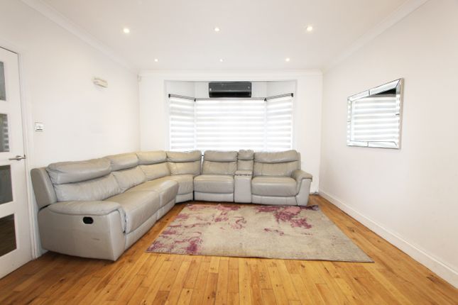 1, Glebe Crescent, London photo 4
