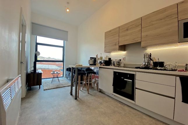Flat to rent in Birtin Works, Henry St