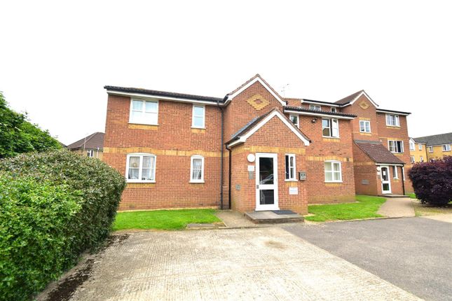 Thumbnail Flat to rent in Redford Close, Feltham
