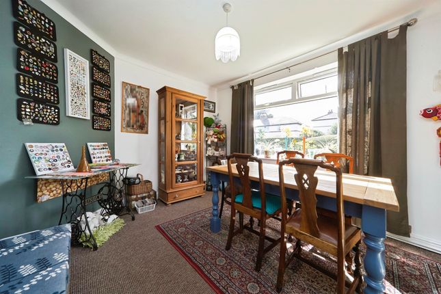 33, Brookfield Avenue, Leeds photo 4