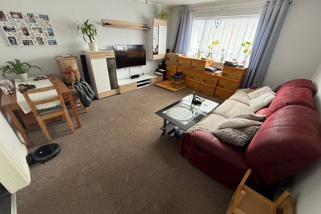 57, Luton photo 2