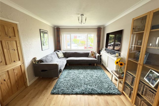 10, Ferndale, Surrey photo 2