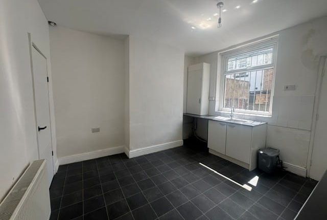 28, Rylands Street, Burnley photo 4