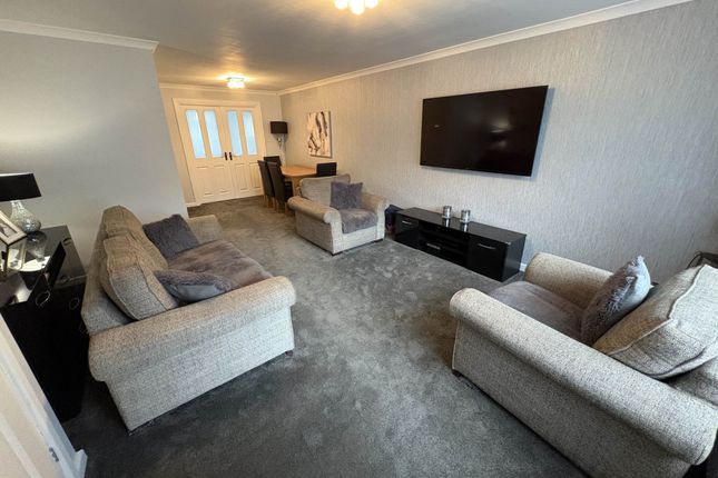 14, Amberwood, Oldham photo 2