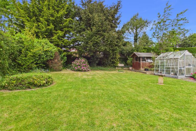 17, Milton Fields, Buckinghamshire photo 2