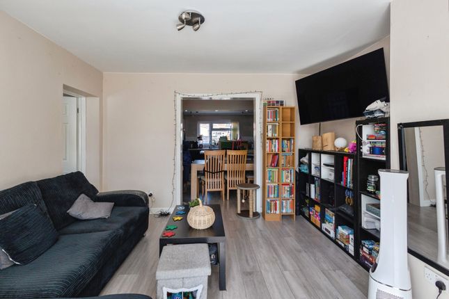 9, Langfield Crescent, Manchester photo 3