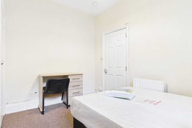 Room 1, 124, Osborne Road, Brighton photo 4