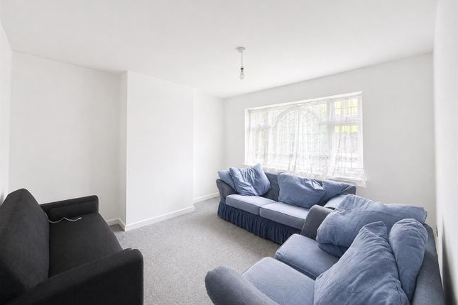 126, Vicarage Farm Road, Hounslow photo 2