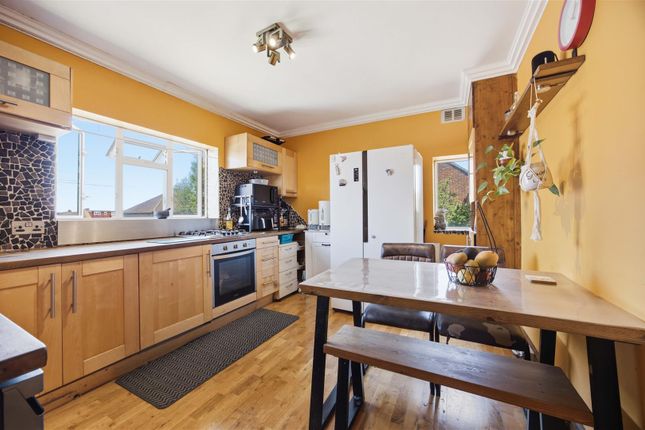 203, Lynhurst Crescent, Hillingdon photo 4