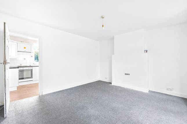 7, Moat Place, Acton photo 3