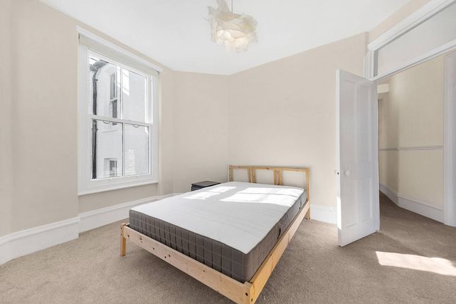 Flat for sale in Kenilworth Court, West Putney, London