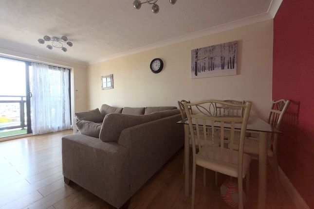 Flat 4, Langstone Marina Heights,, Horse Sands Close, Hampshire photo 3