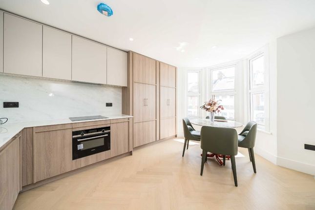 Flat B, 68, Gosberton Road, London photo 2