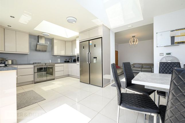 379, Blackmoorfoot Road, Huddersfield photo 2