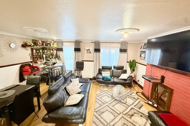 31, Dressington Avenue, London photo 4