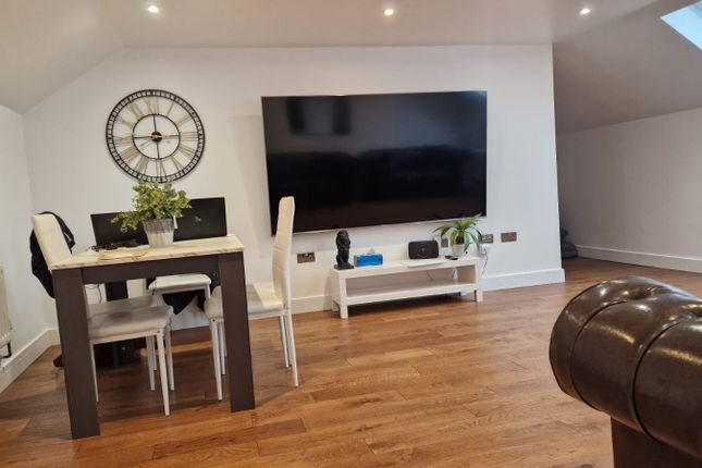6 Kunle Court, Banstead Road, Purley photo 3