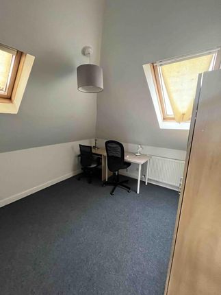 Flat to rent in Audley Road, London