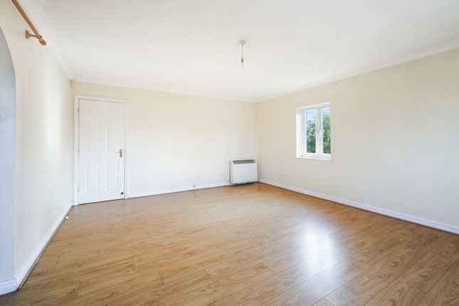 16, Rembrandt Court, Ewell photo 4