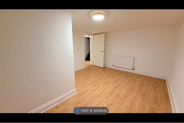 Flat, Mesnes Park Terrace, Wigan photo 4