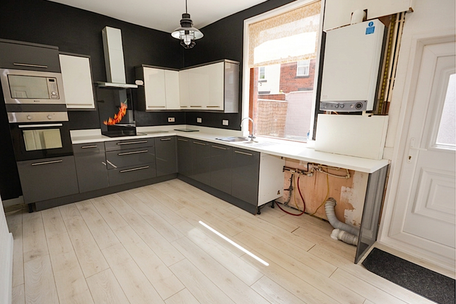17 Princess Street, Radcliffe, Manchester photo 4