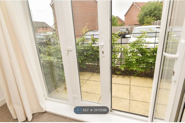 Flat  Harlech House, Cwrt Y Terfyn Saltney, Chester photo 4