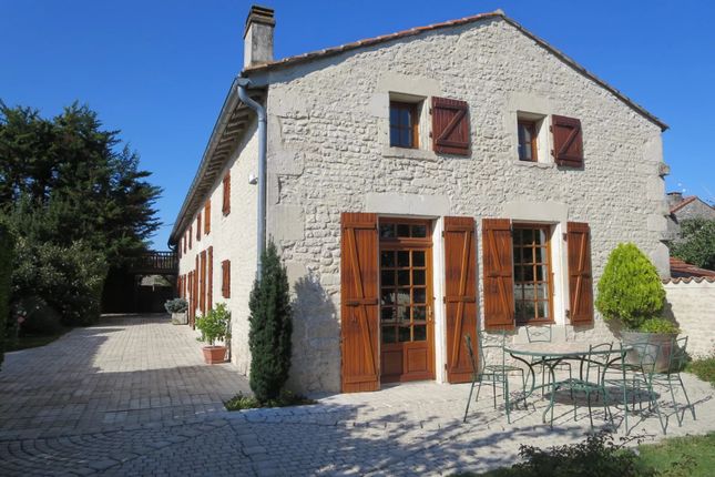 Property for sale in Saint-Pierre-De-Juillers, Poitou-Charentes, 17400, France