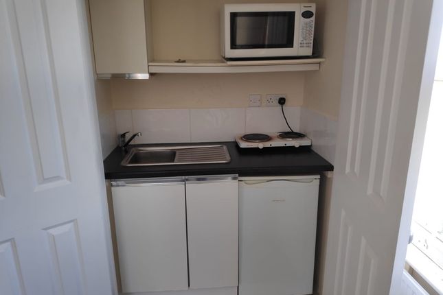 Room 5, Clovelly, 110 Brighton Road, Redhill photo 4
