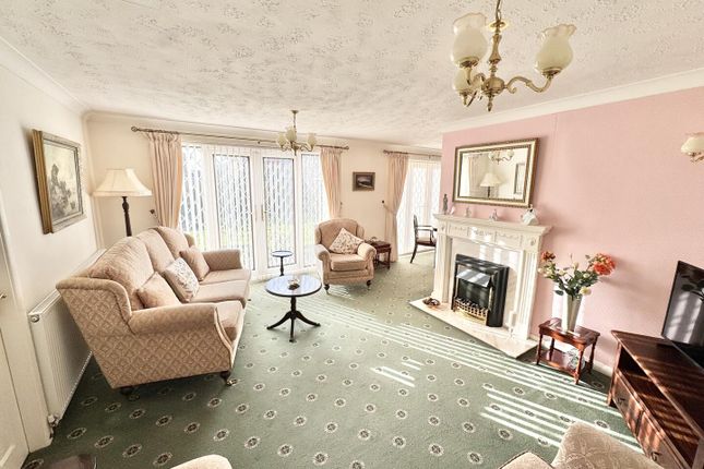 13, Fir Tree Avenue, Leicester photo 3