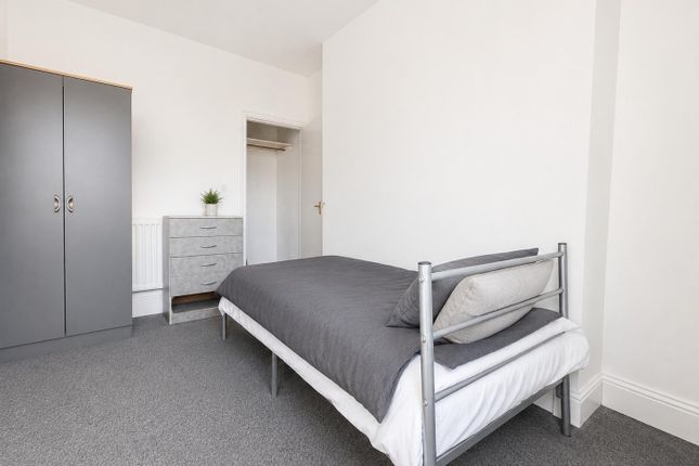 28, Cartmel Road, KEIGHLEY photo 3