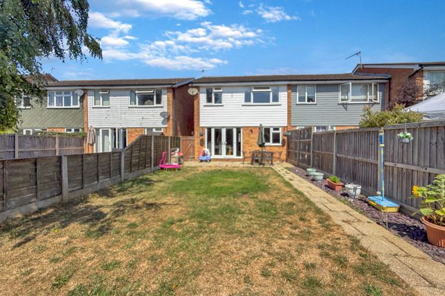25, Holly Way, Colchester photo 2