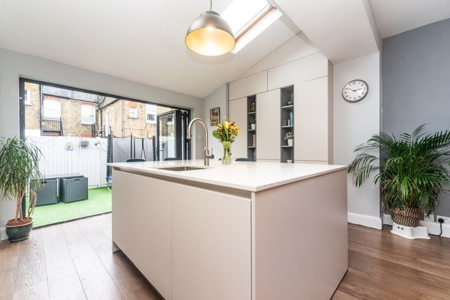 Thumbnail Terraced house to rent in Strathville Road, London
