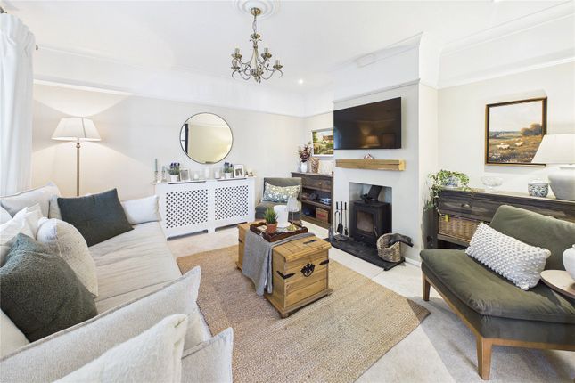 19, Saddleback Road, Surrey photo 3