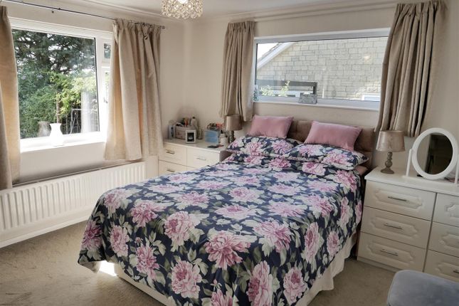 6, Olivers Close, Calne photo 4