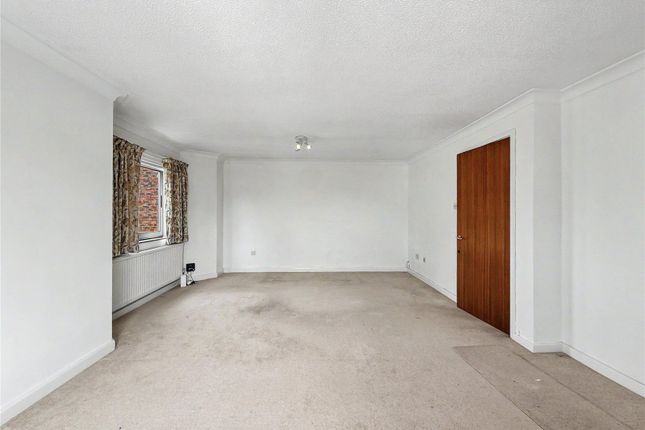 12, Cherwell Court, Cambridgeshire photo 3